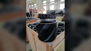 Centralizador de revestimento composto para cimentação superior
